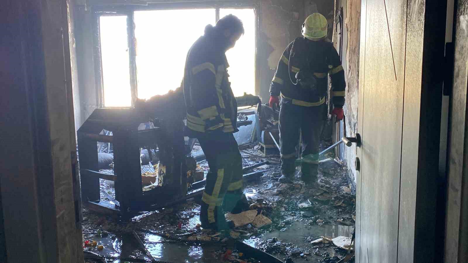 Bir Araç Yüzünden Dakikalar Kayboldu, Hatalı Park İtfaiyeye Engel Oldu