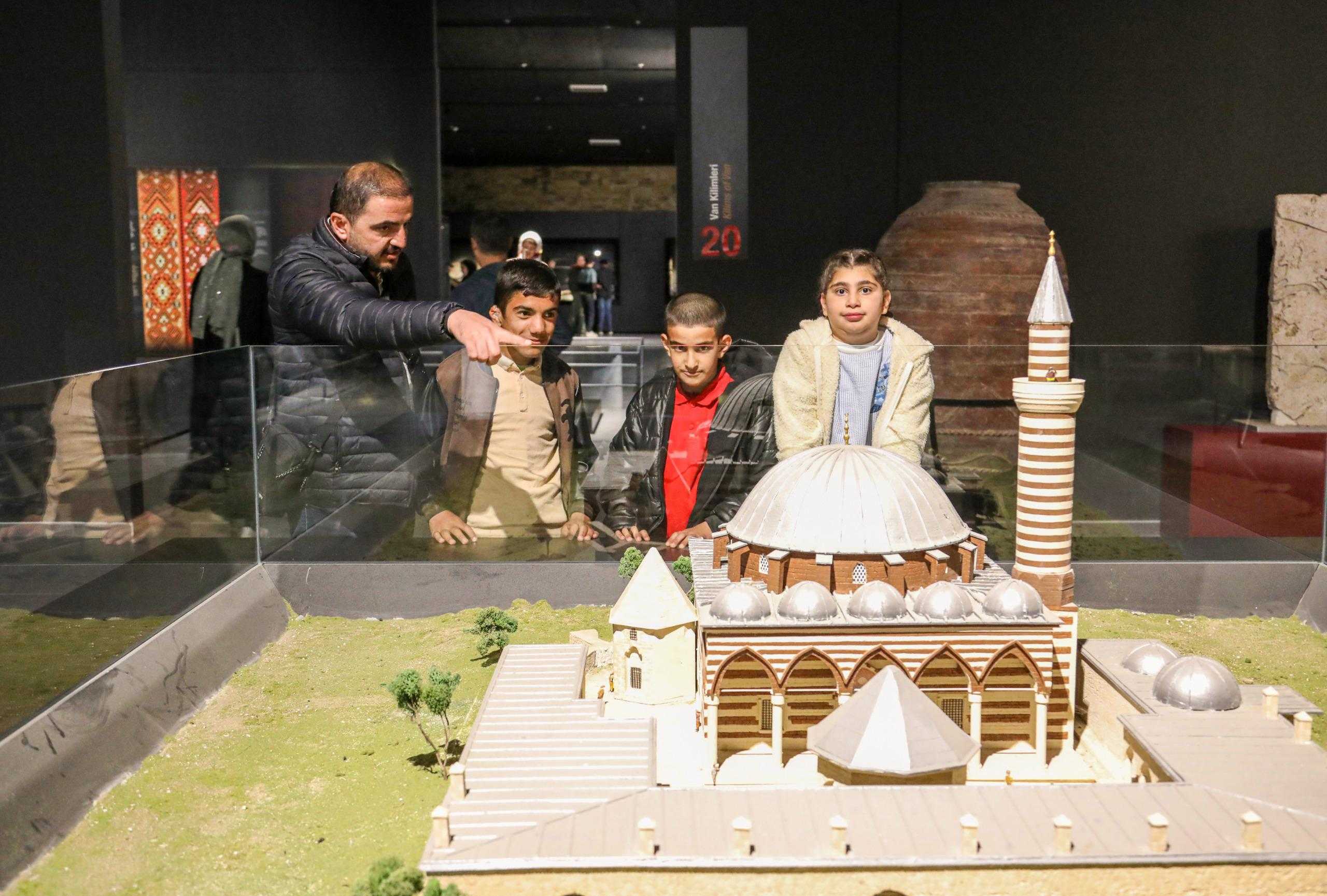 Van’da minikler müzeyi gezdi