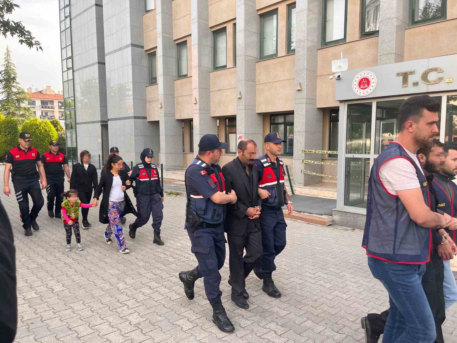 Dil düşürerek 9 ilde hırsızlık yapan kadın ve ailesi, 600 bin liralık son işlerinde yakalandı