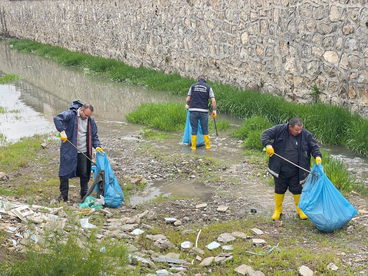 Tuşba Belediyesi’nden İnci Kefali İçin Temizlik Seferberliği