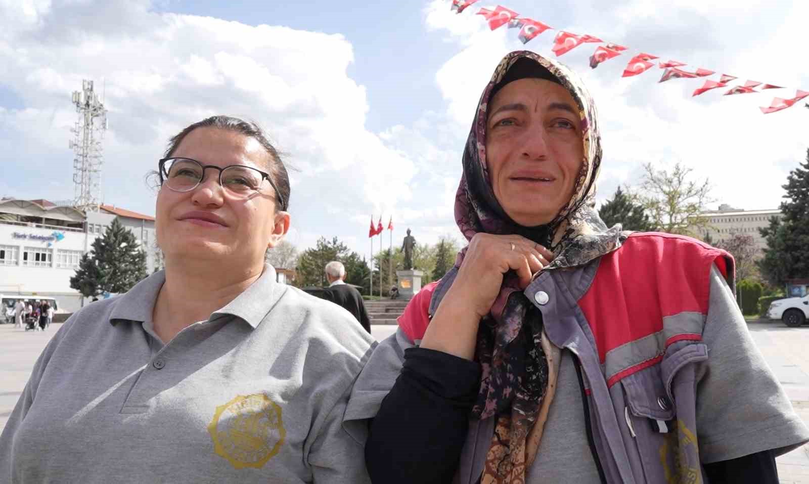 Dev Ekranda Anneler Günü Sürprizi: Çocuklar, Annelerine Videolu Mesaj Gönderdi