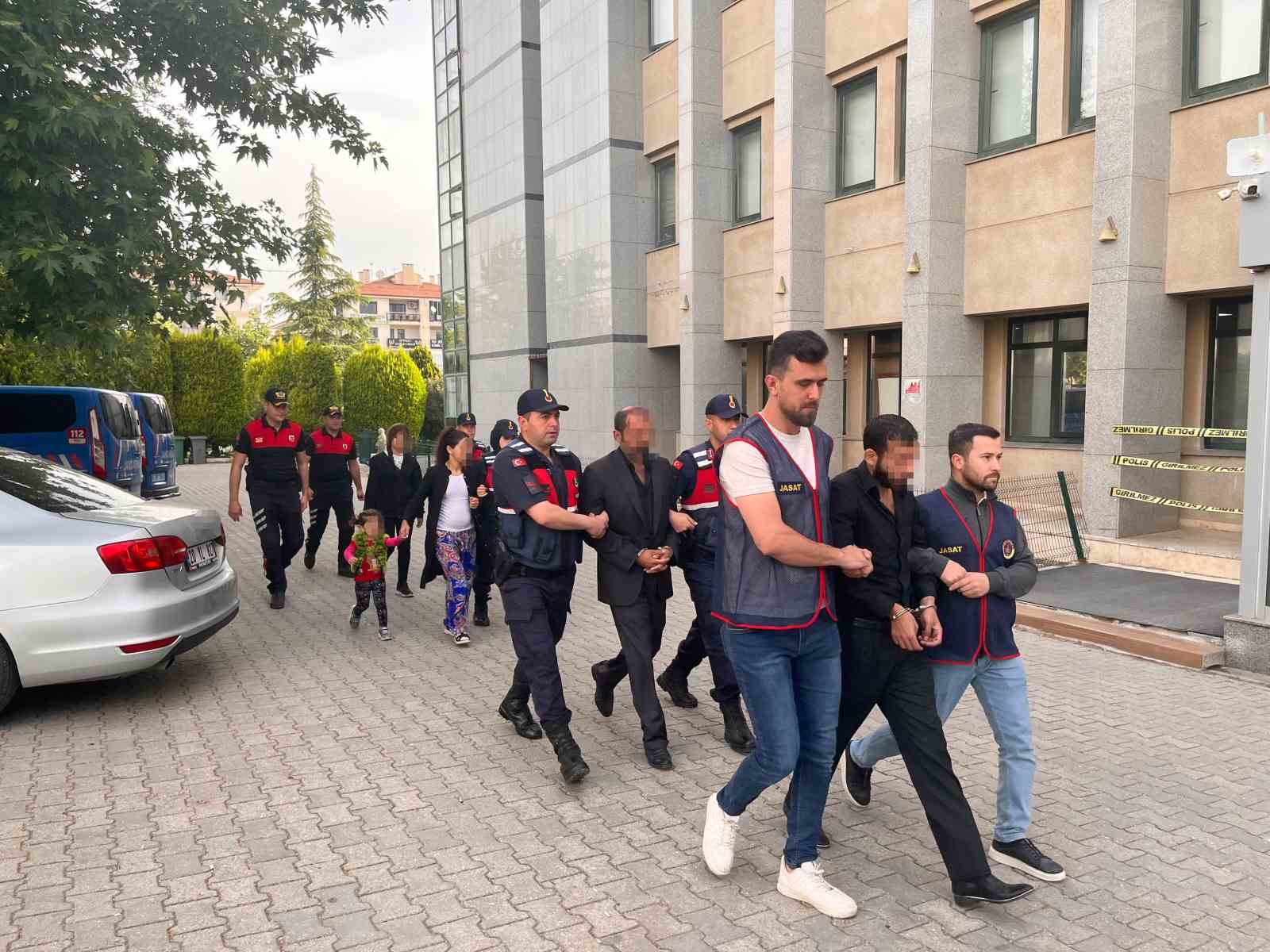 Dil Düşürme Yöntemiyle 37 Hırsızlık Suçuna Karışan Aile Denizli’de Yakalandı