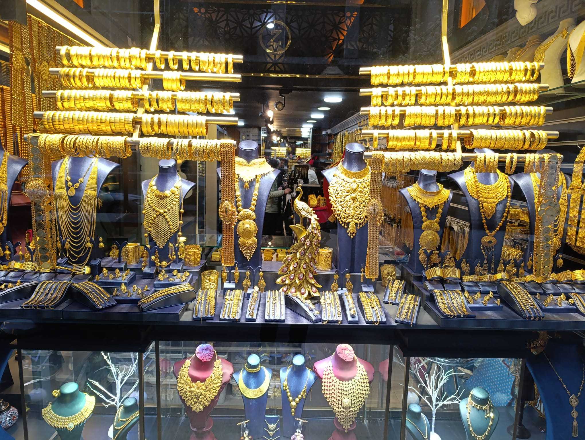 Altın Fiyatlarında Yön Arayışı Sürüyor: Yatırımcılar Tetikte