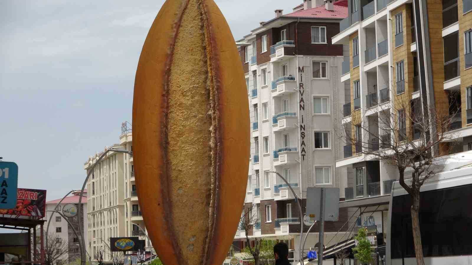 Van’da Ekmek Krizi: Fırınlar Market ve Bakkallara Dağıtımı Durdurdu!