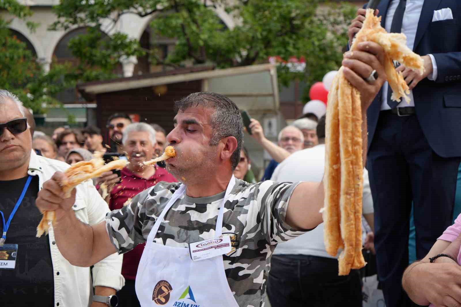 En uzun böreği yemek için günlerce aç kaldılar
