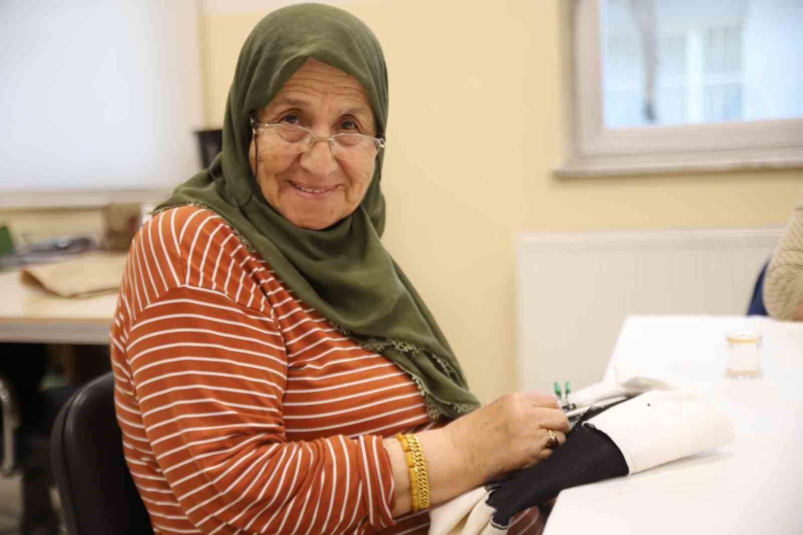 Enerjisiyle gençlere taş çıkartıyor