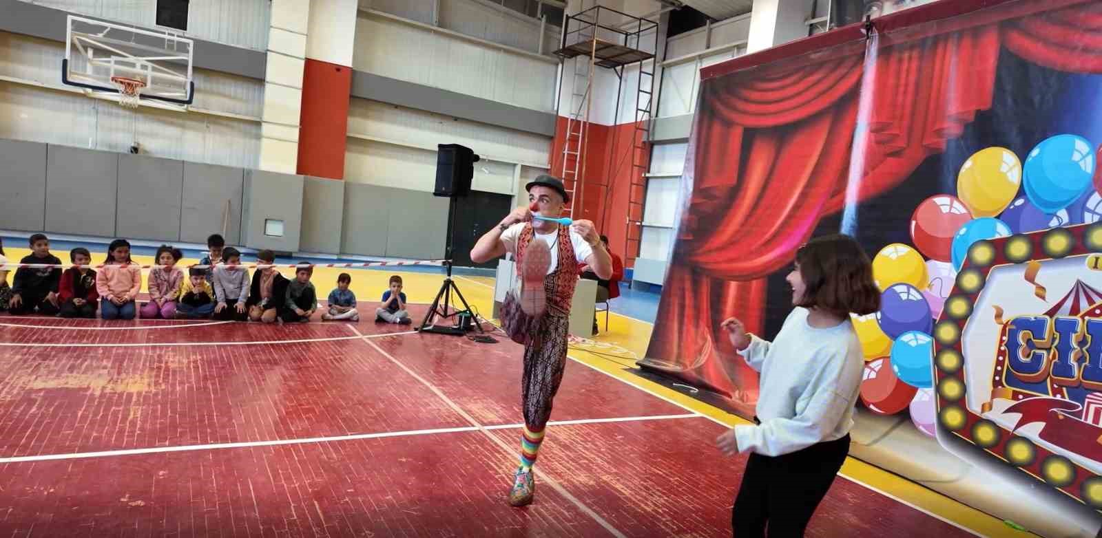 Erciş’te Madagaskar sirki kuruldu