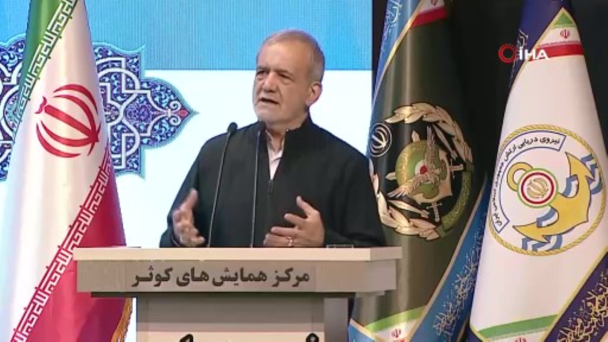 İran’dan Trump’a Sert Mesaj: “Hem Barıştan Söz Edip Hem Tehdit Edemezsin”