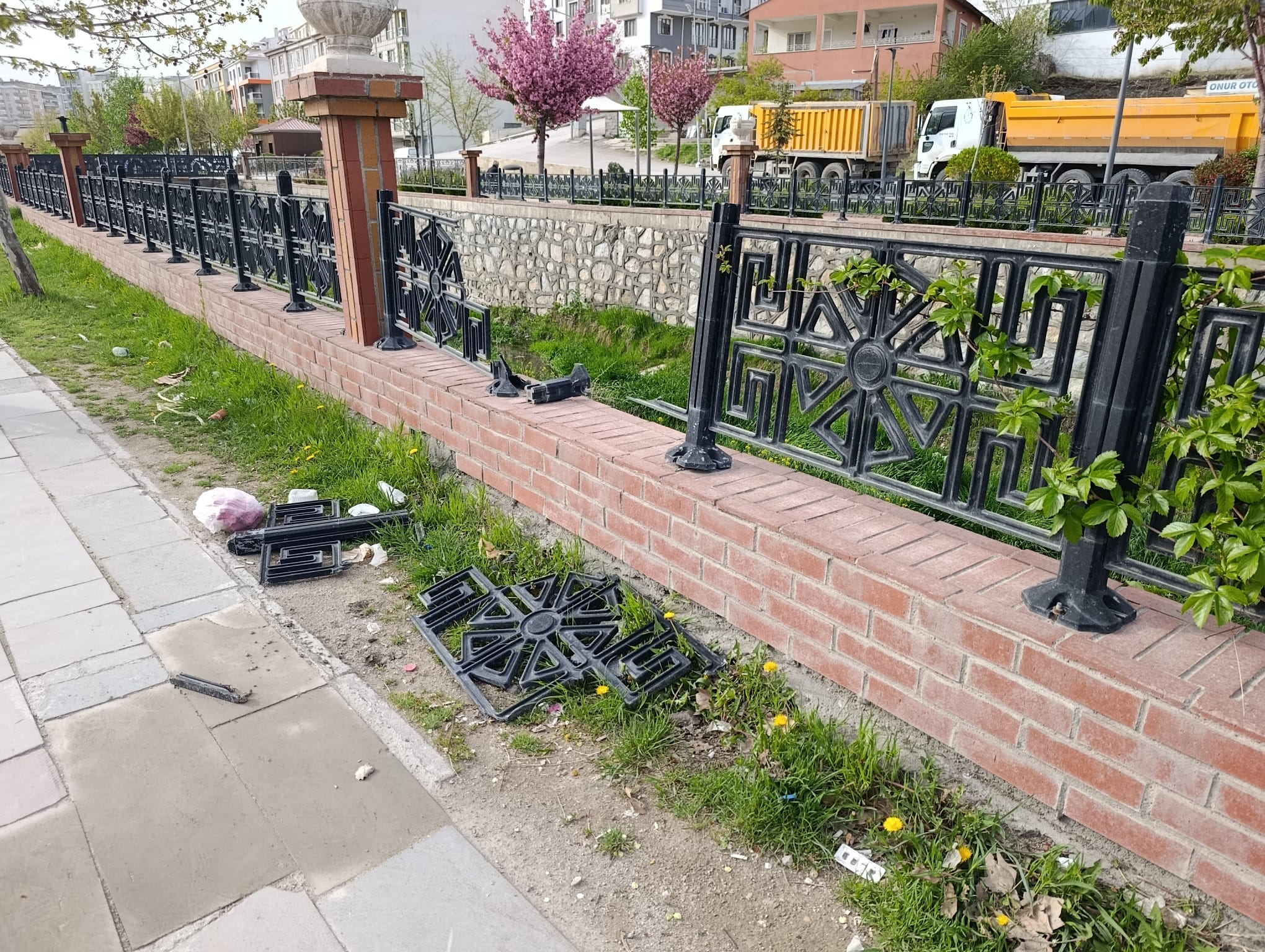 Van’da Geceyi Kabusa Çeviren Fırtına: Çatılar Uçtu, Elektrikler Kesildi