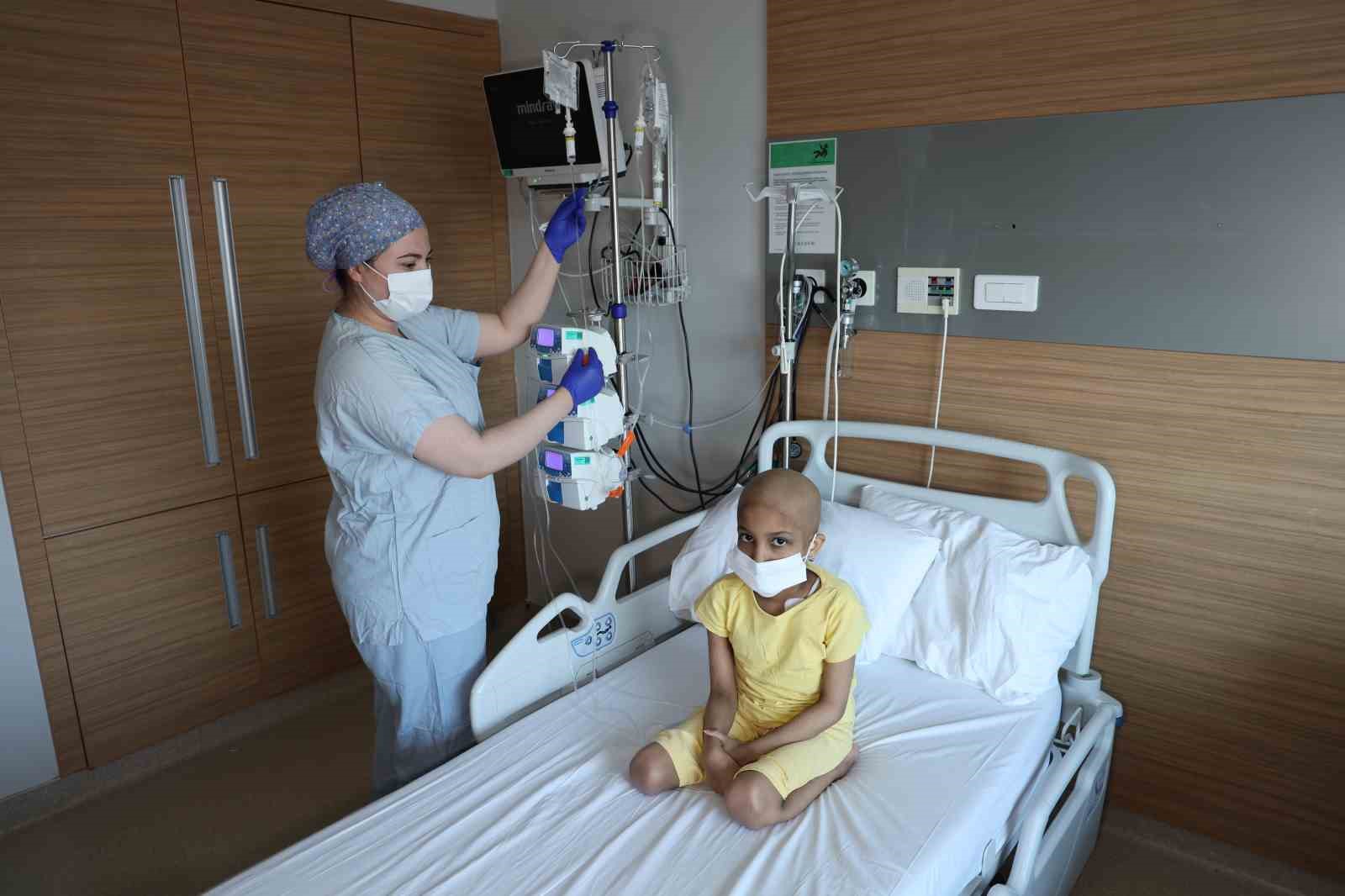Annesinden aldığı ilikle hayata tutundu