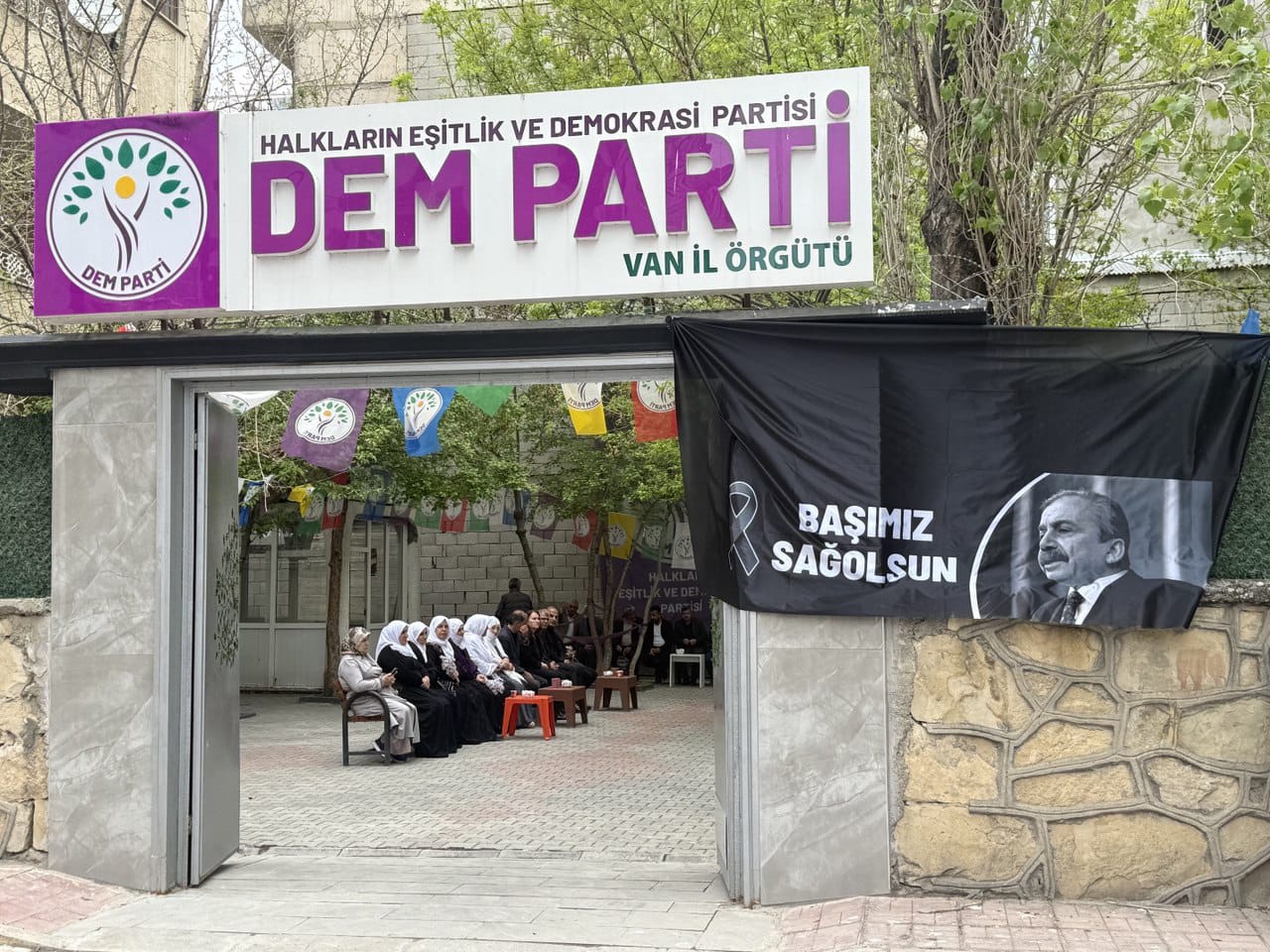 DEM Parti Van İl Örgütü, Sırrı Süreyya Önder İçin Taziye Kabul Etti