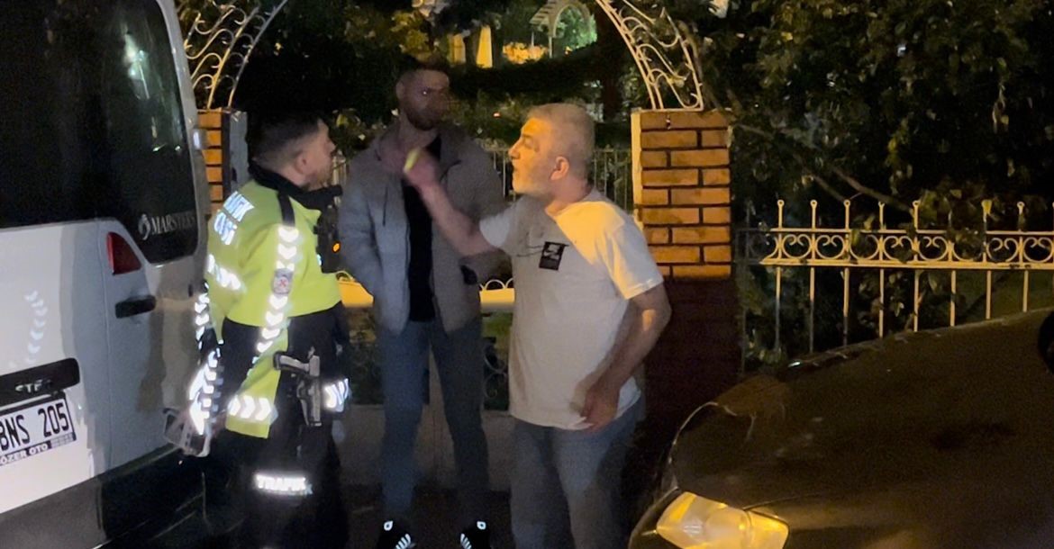 Alkollü sürücü polisleri sabır sınavından geçirdi...Ehliyeti 2041 yılına kadar olmayacak