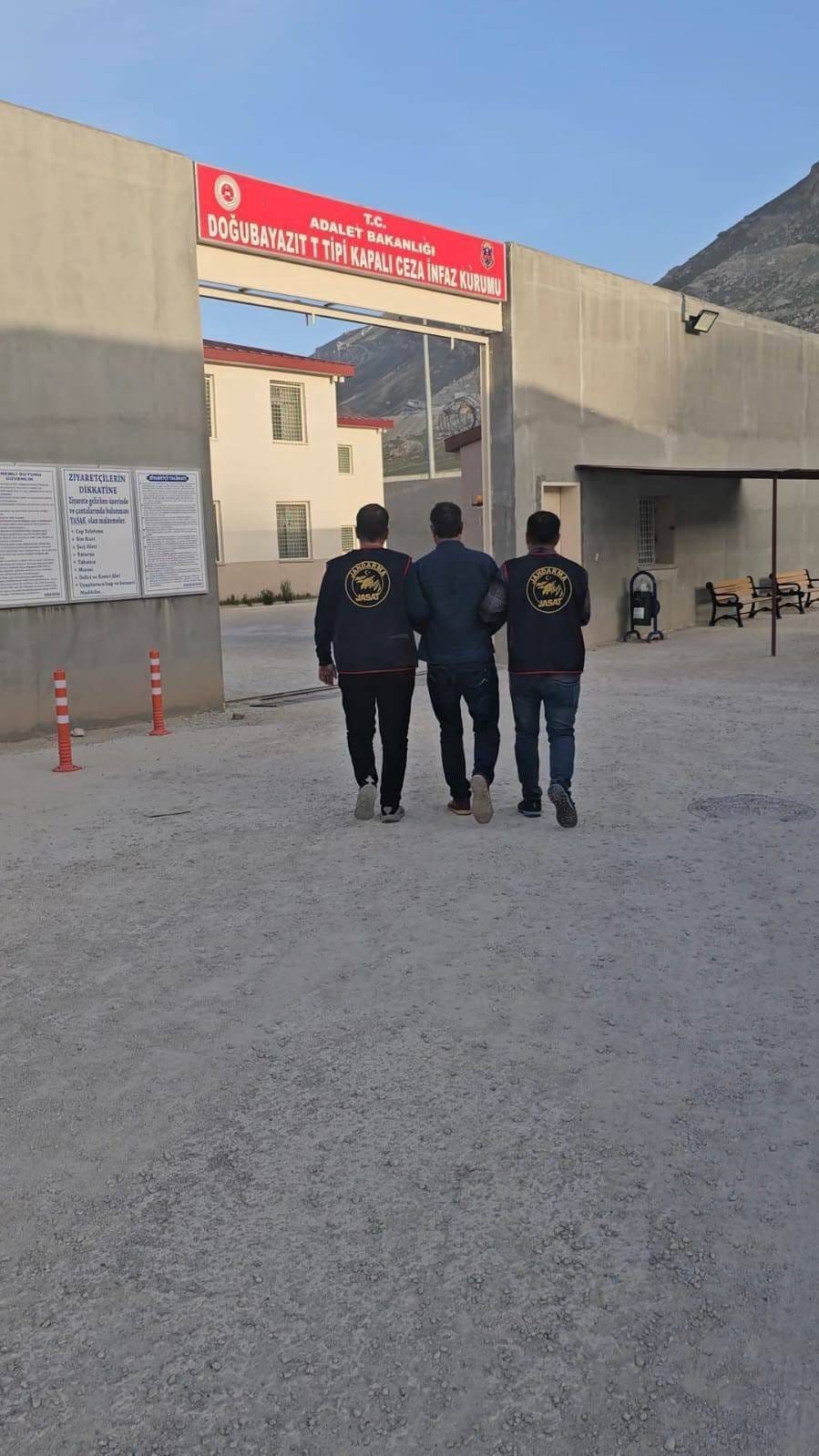 Firari Hükümlü Doğubayazıt’ta Jandarma Ekiplerince Yakalandı