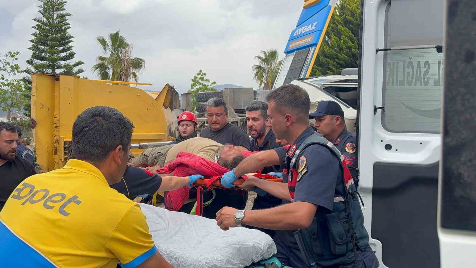 Freni Patlayan Zift Yüklü Kamyon, Antalya’da Korku Dolu Anlar Yaşattı