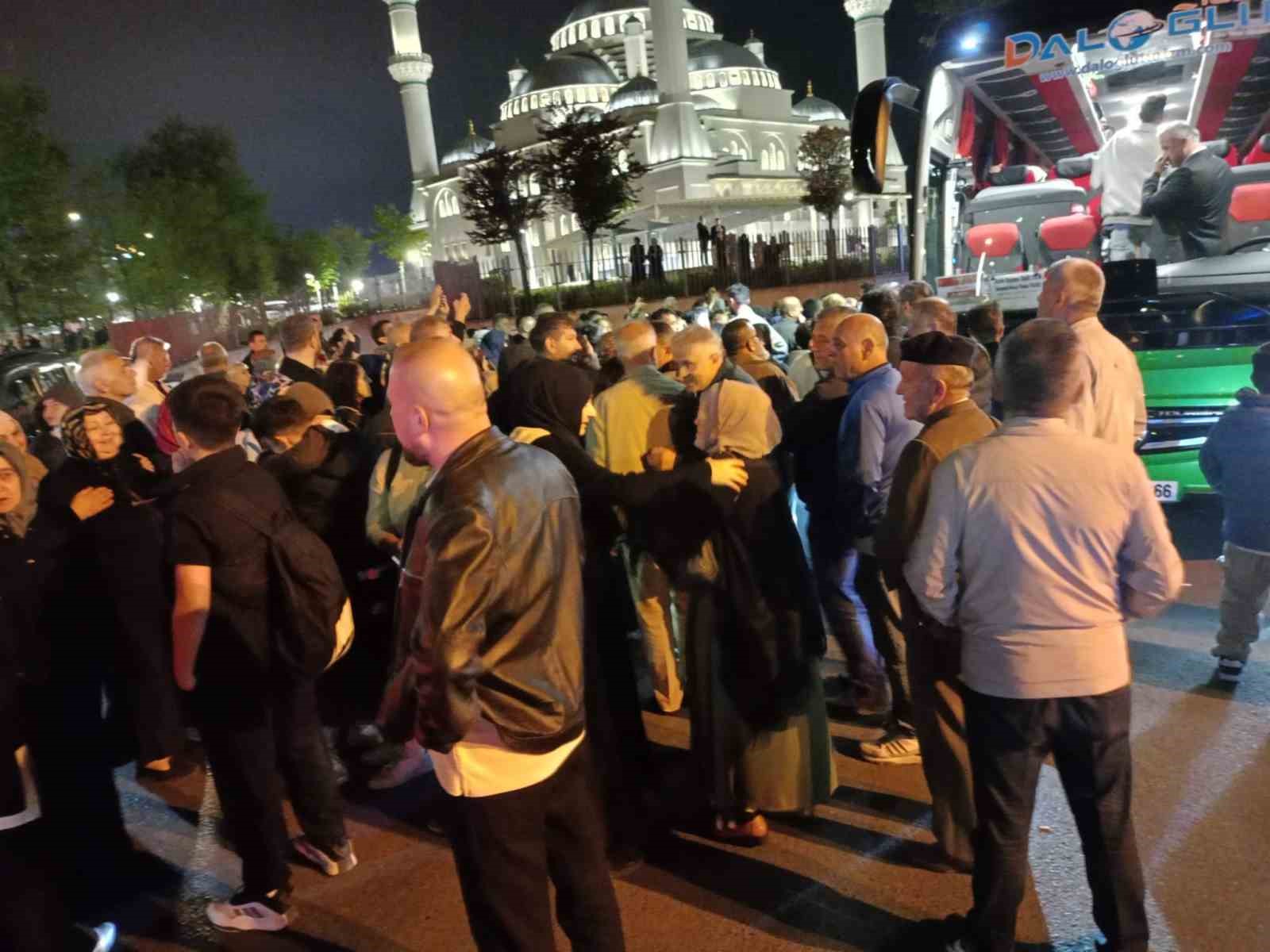Hac Yolculuğu Başladı: Zonguldaklı Hacılar Dualarla Yola Çıktı
