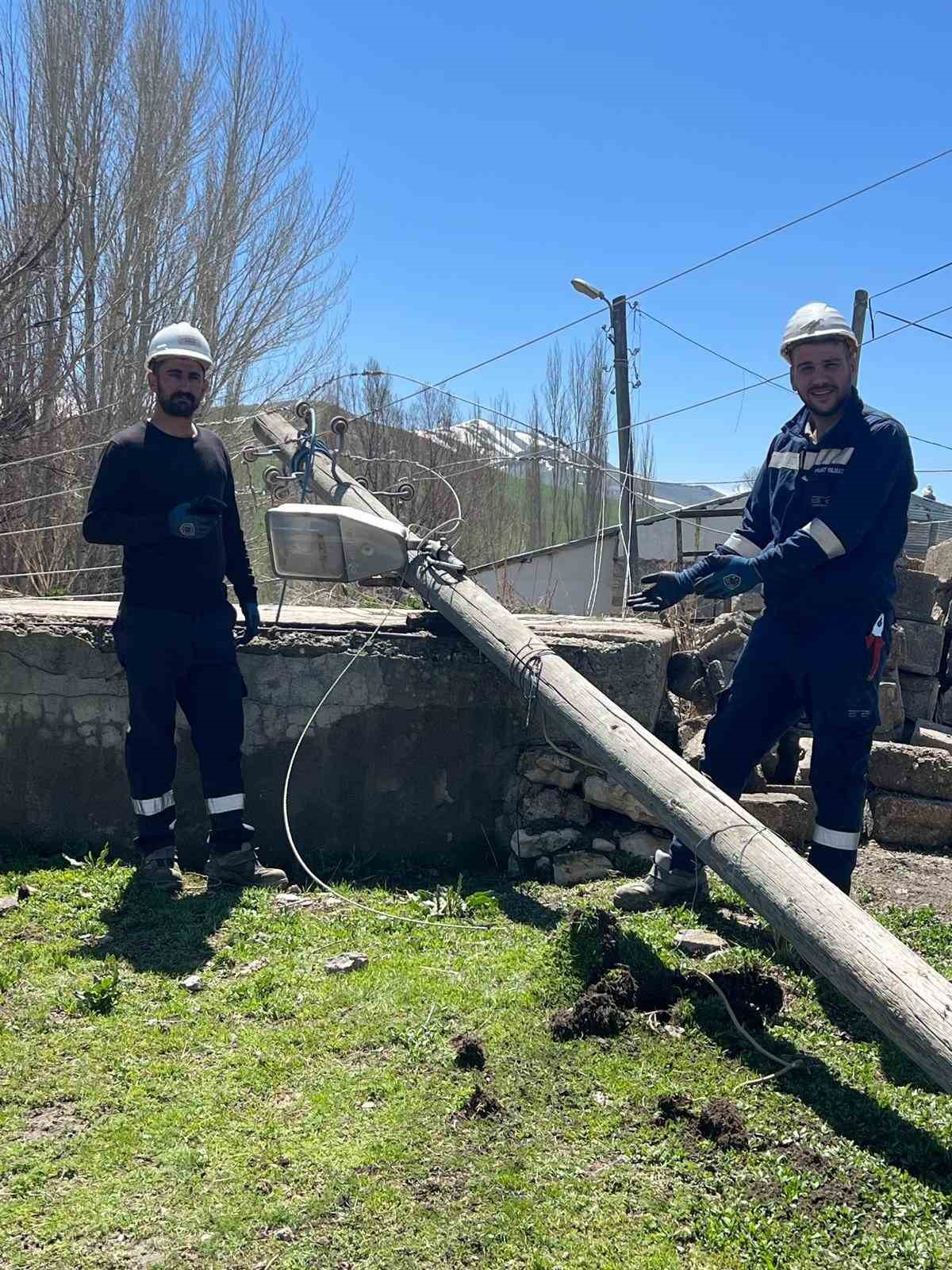 Hortum ve fırtına enerji hatlarını vurdu