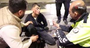 Alkol alan sürücü polis aracına saldırdı