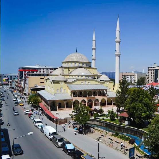 Van’da Hazreti Ömer Camii Yıktırılıp Yeniden Yapılacak 