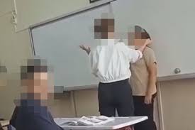 Pendik’te okulda öğretmenden öğrenciye şiddet kamerada