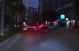 Adana’da makas atan otomobilin zincirleme kazaya neden olduğu anlar kamerada