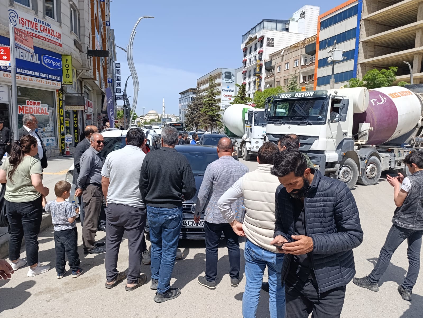 Van’da Beton Mikseri ile Otomobil Çarpıştı