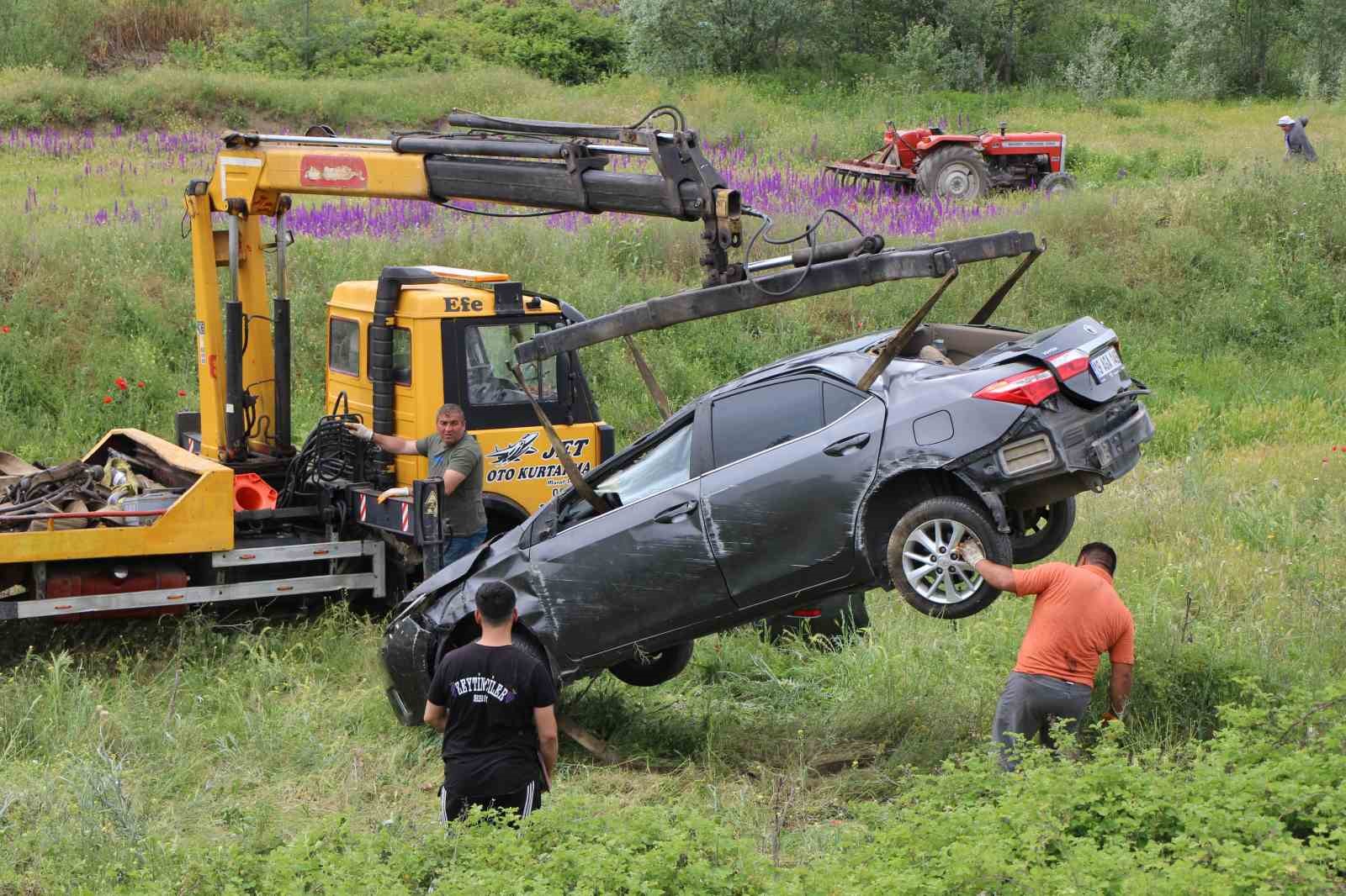 Kontrolden çıkan araç, şarampole uçtu