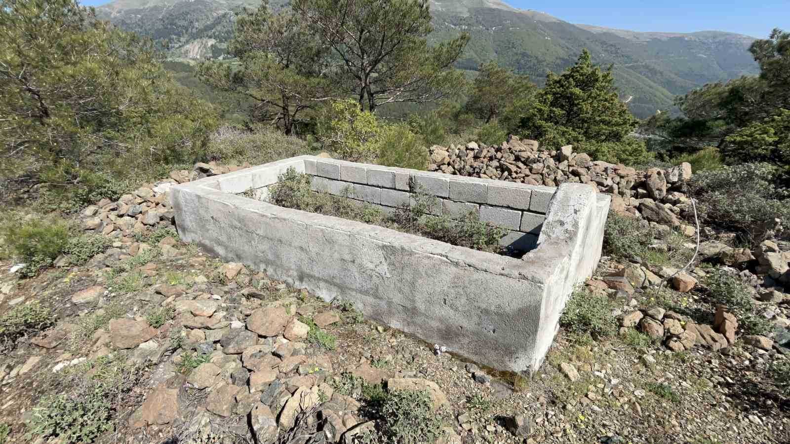 Kentin Zirvesindeki “Tek Mezar” Hâlâ Sırrını Koruyor