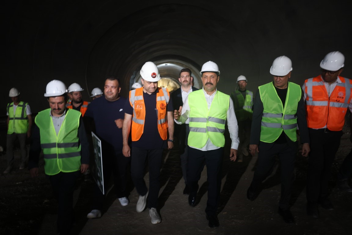 İskenderun–Antakya otoyolunda Amanos Dağları tünellerle aşılıyor