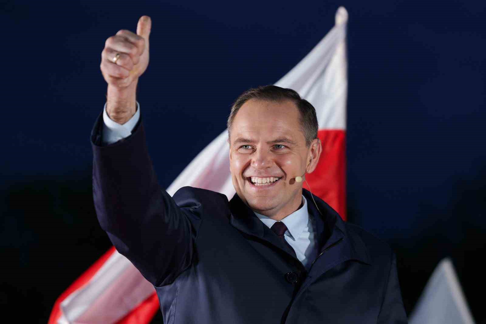 Sandıktan Belirsizlik Çıktı: Polonya Liderini İkinci Turda Seçecek