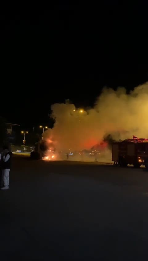 Seyir halindeki tır  alev alev aldı