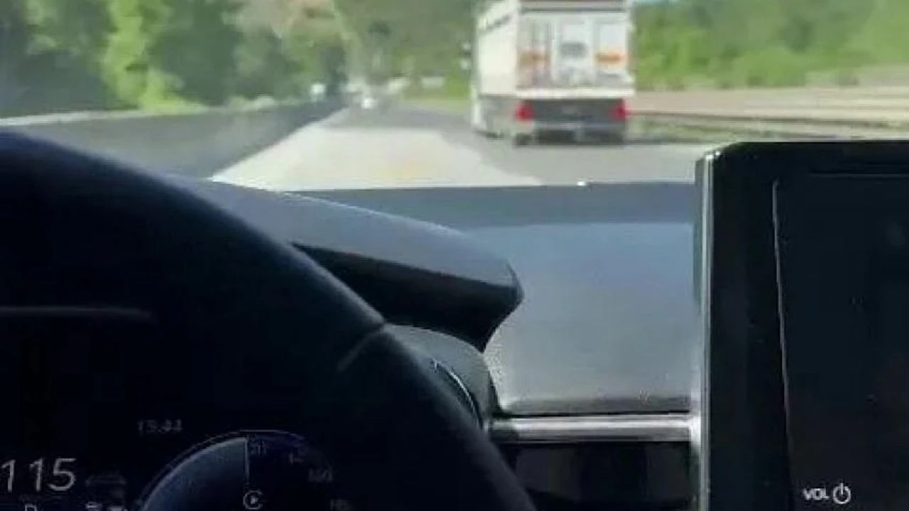 120 ile Gitti, Yine de Yetişemedi: D-650’de Tırın Tehlikeli Yolculuğu Kamerada