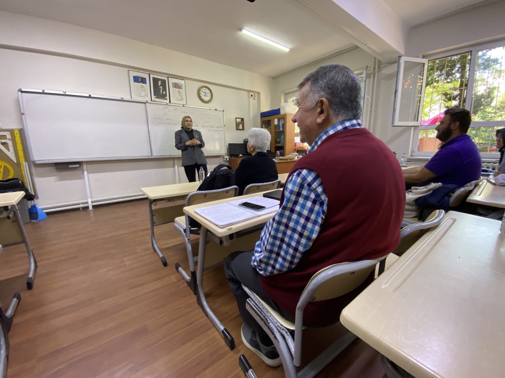 Almanya’daki torunu için 71 yaşında dil öğreniyor