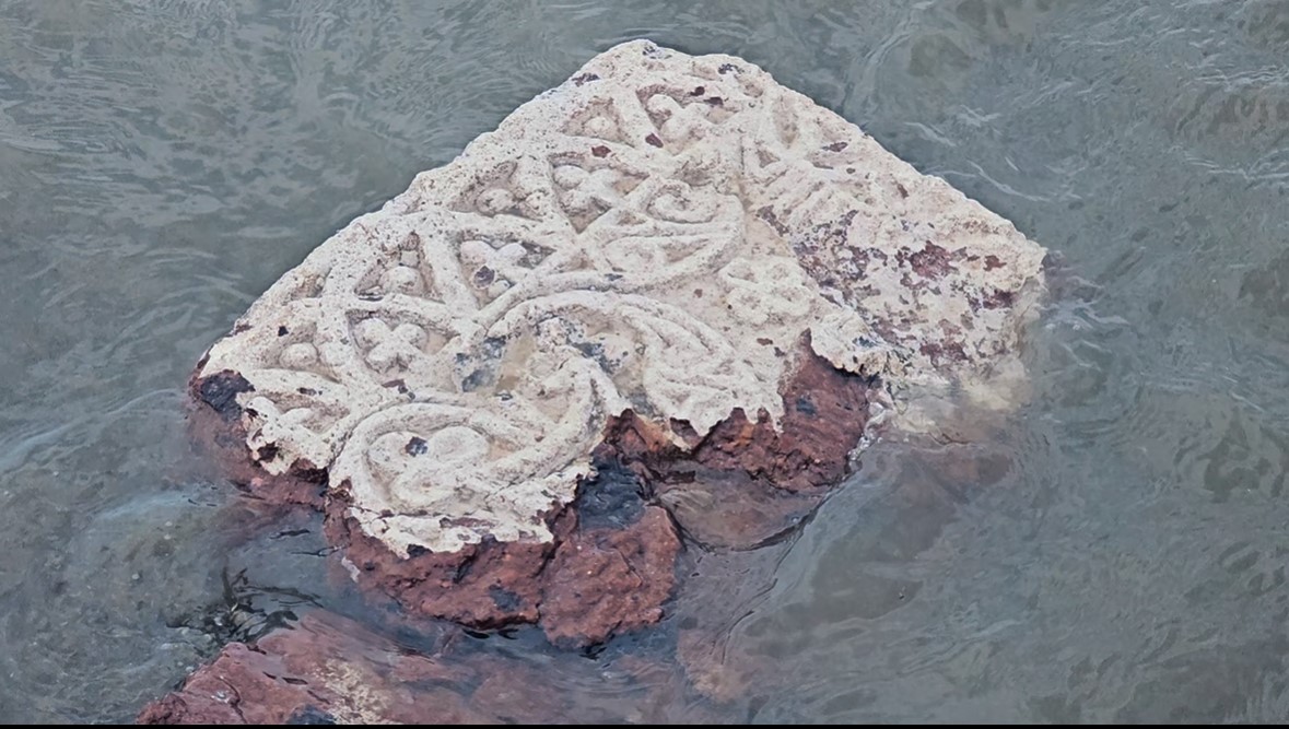 Van Gölü’ndeki çekilme definecileri harekete geçirdi