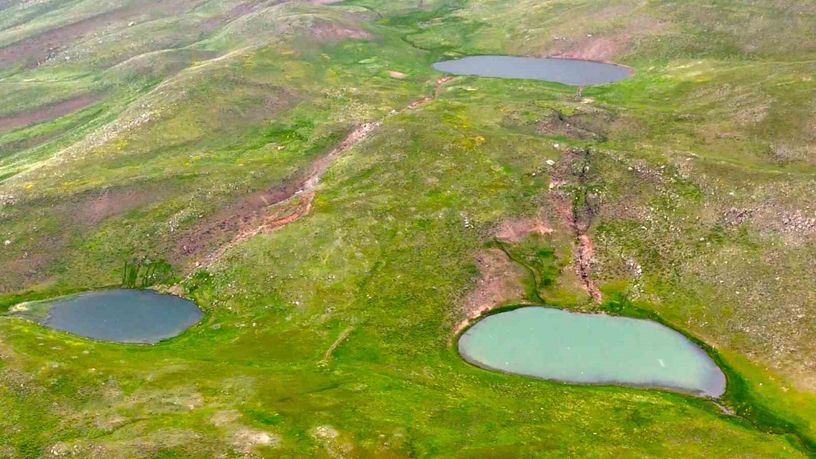 Van’da 2 bin 700 rakımdaki Yıldız Gölleri hayran bırakıyor