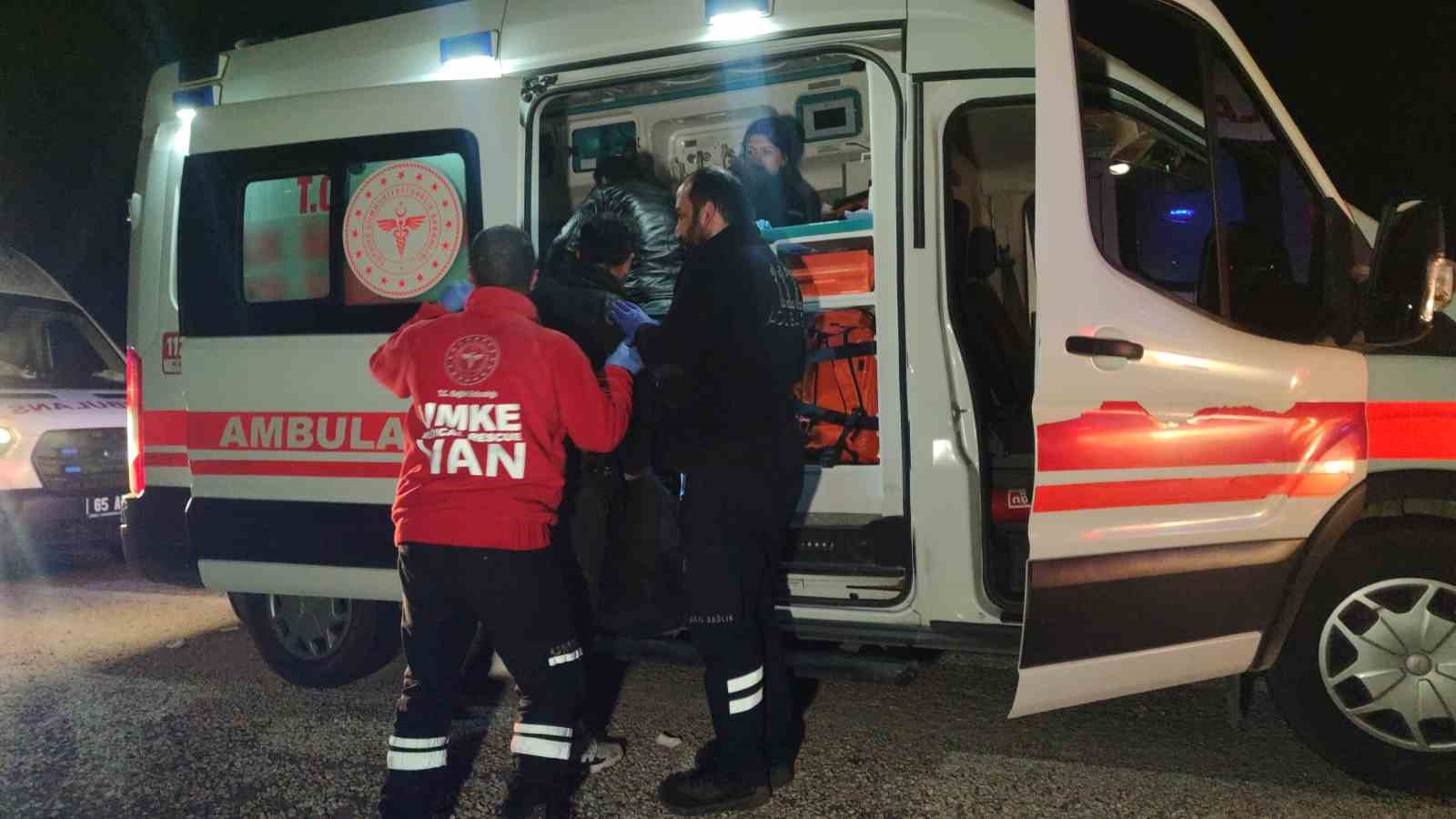 Van’da Dehşet Anları: Yolcu Otobüsü Devrildi, 33 Kişi Yaralandı!