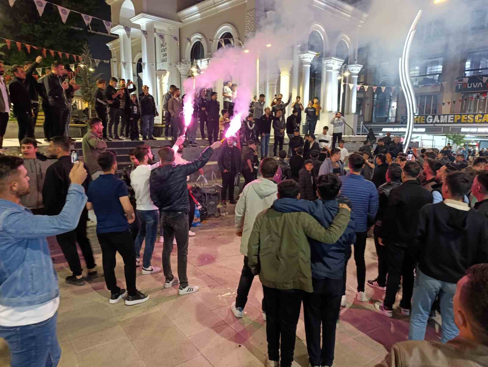 Van’da galibiyet coşkusu