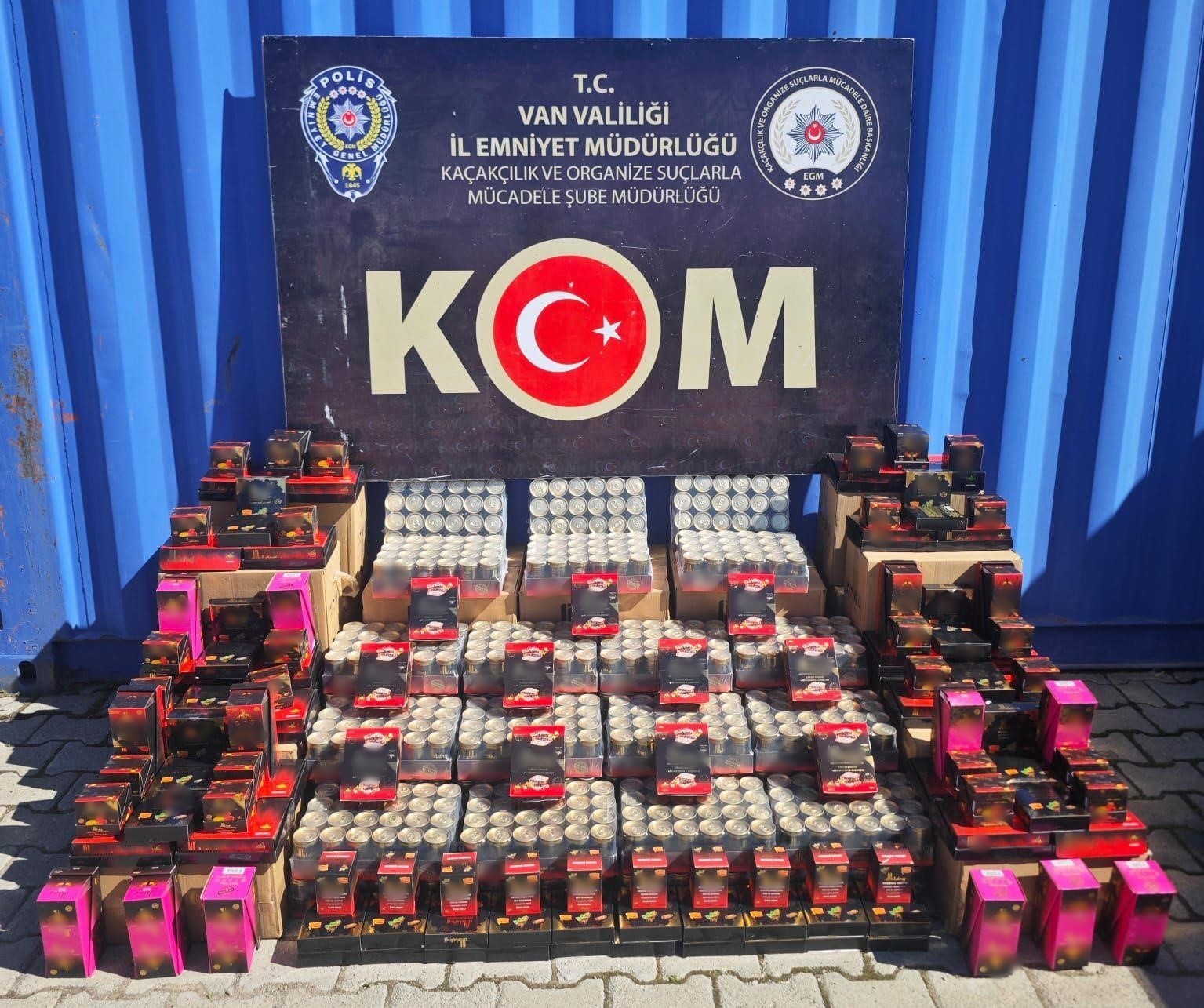 Van’da gümrük kaçağı malzemeler ele geçirildi