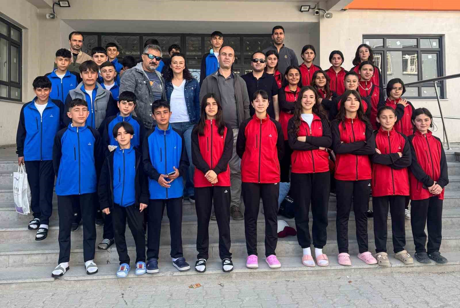 Van’daki ortaokulun spor başarısı takdir topluyor