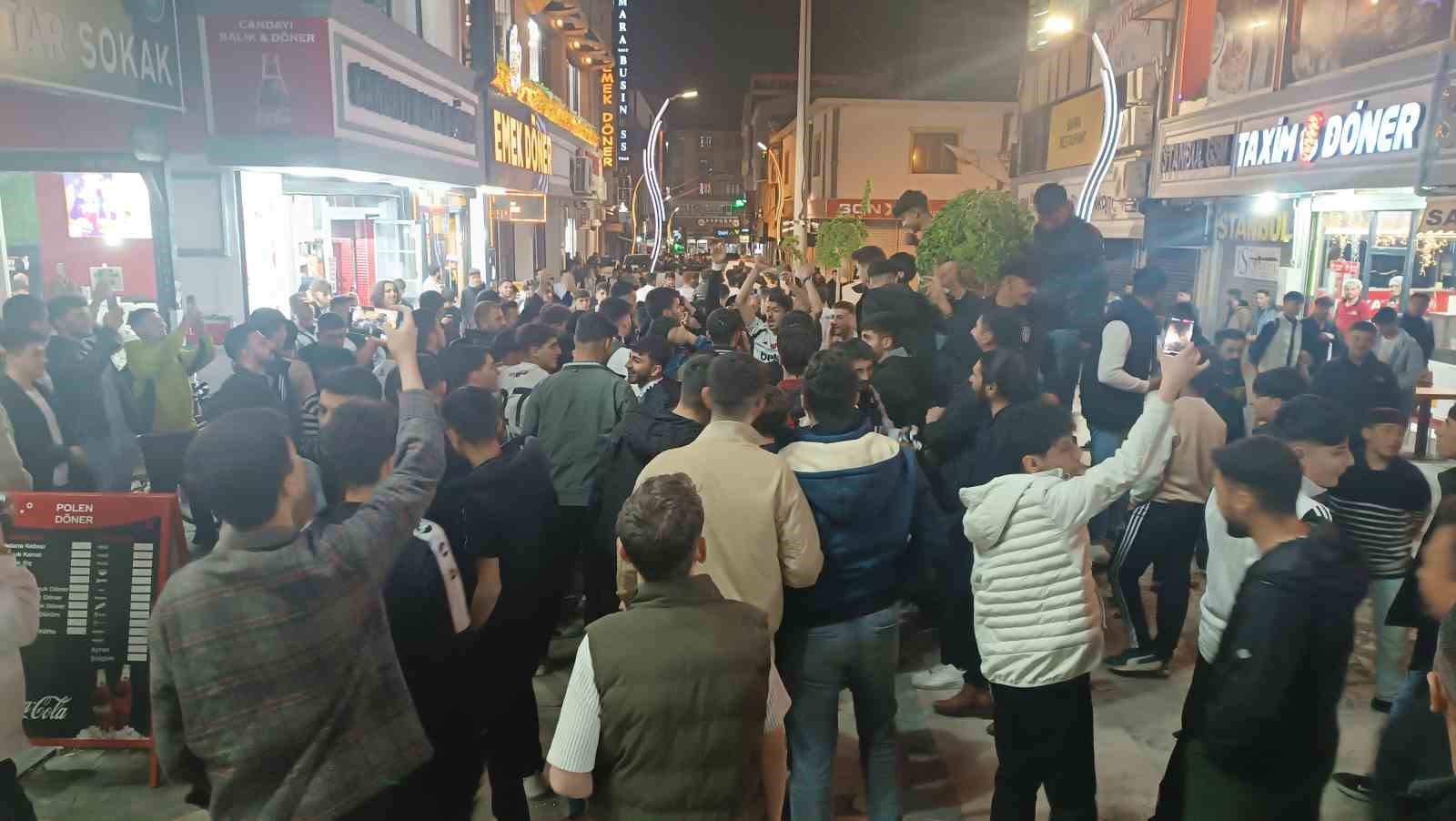 Vanlı taraftarların derbi coşkusu