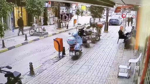 Fren yerine gaza basınca önünde ne varsa yıktı