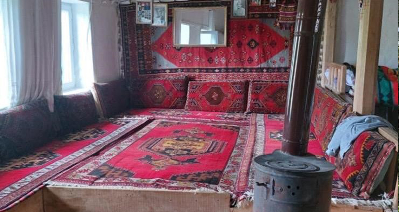 Demir kapıyı açamayınca duvarı deldiler