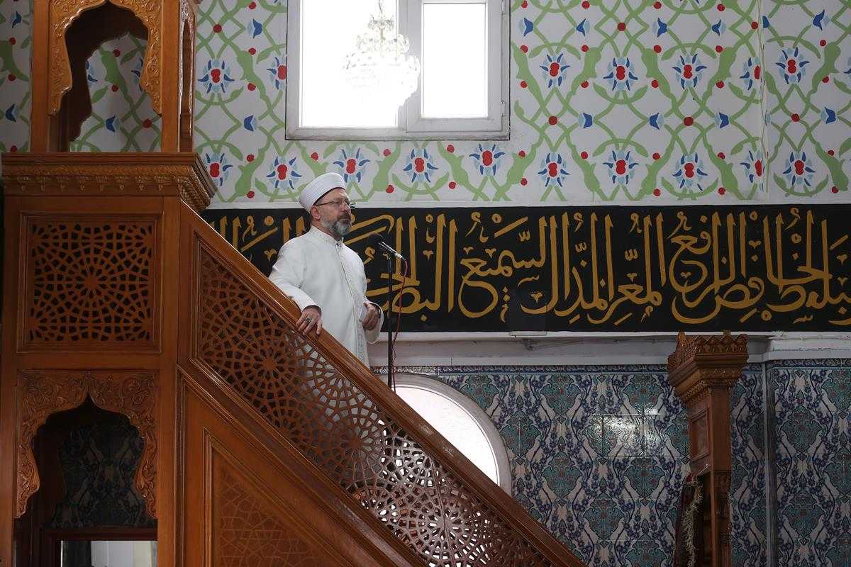 Bugünkü Cuma Hutbesi: “Torpil, Rüşvet ve Adam Kayırma Cehennem Ateşidir”