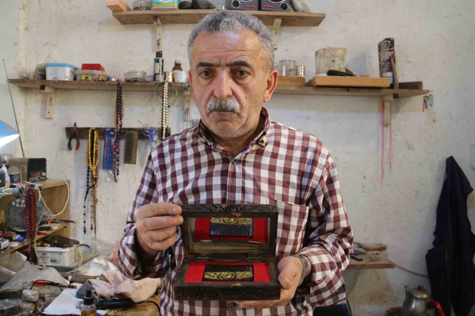 Unutulmaya yüz tutmuş kemik taraklar, işlenerek sanat eserine dönüştürülüyor