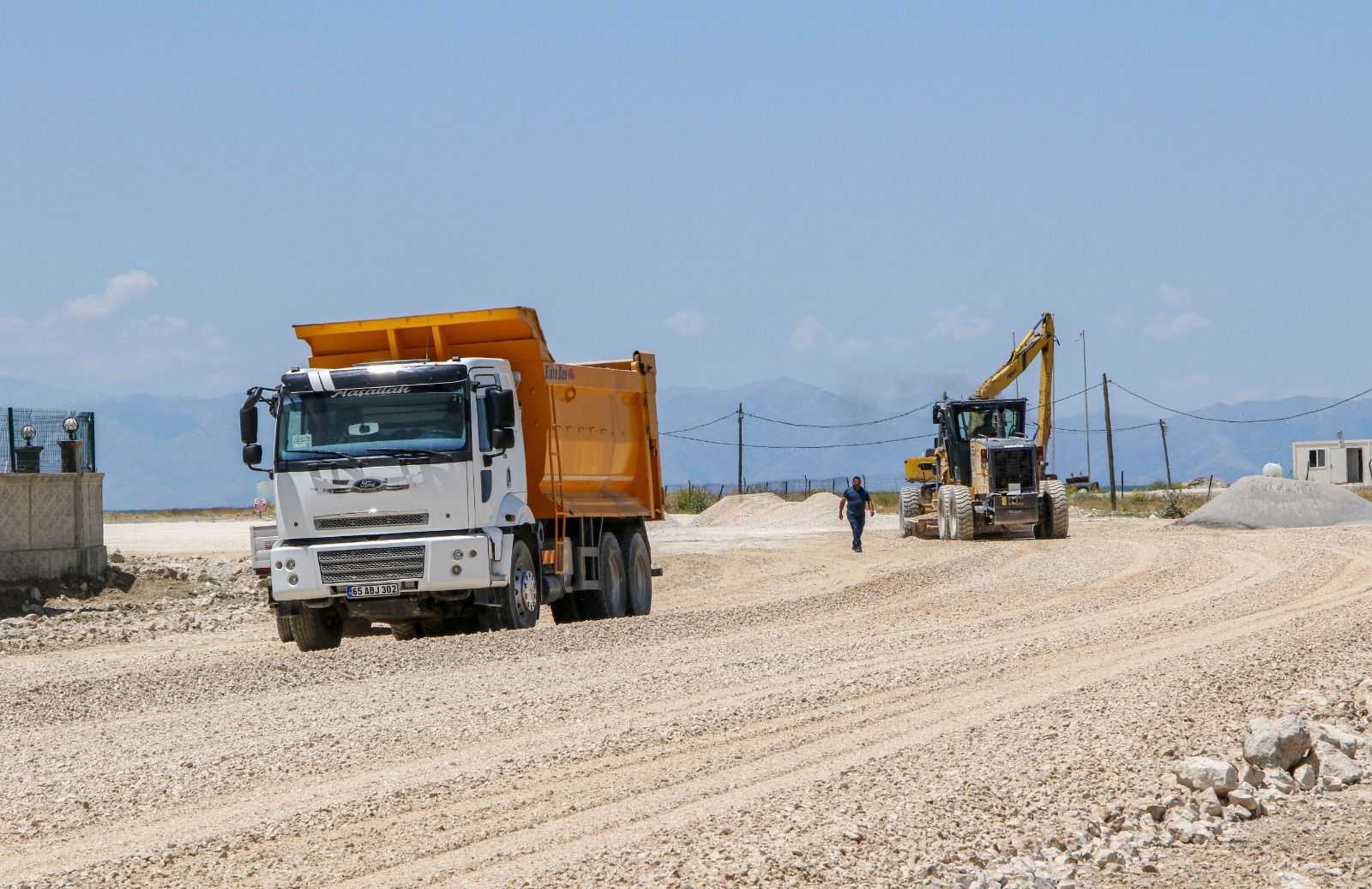 Van Sahil Yolu’nun İkinci Etabında Çalışmalar Sürüyor