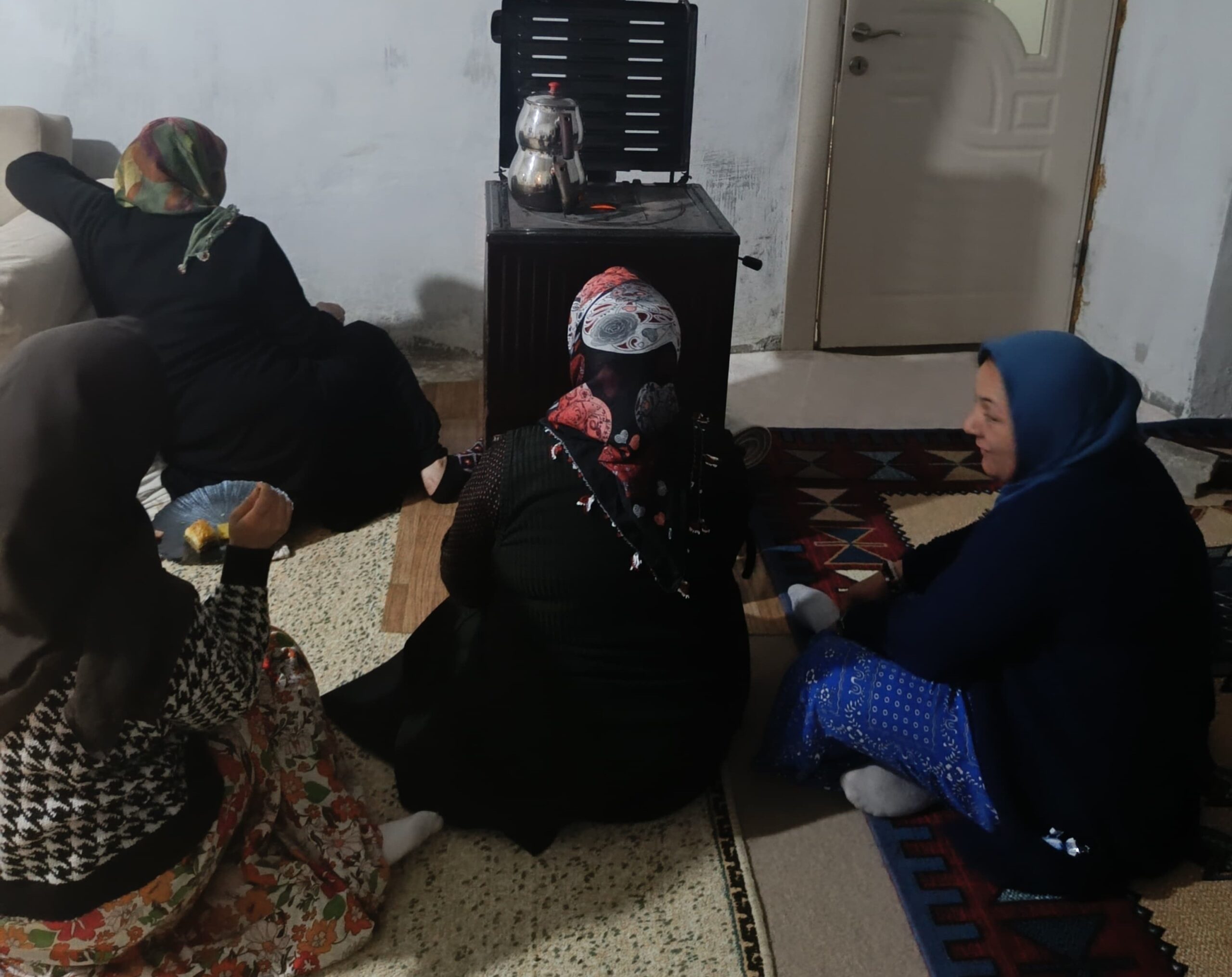 Güneş Gevaş’a Tam Uğramadı: Gündüz Yaz, Akşam Soba Keyfi!