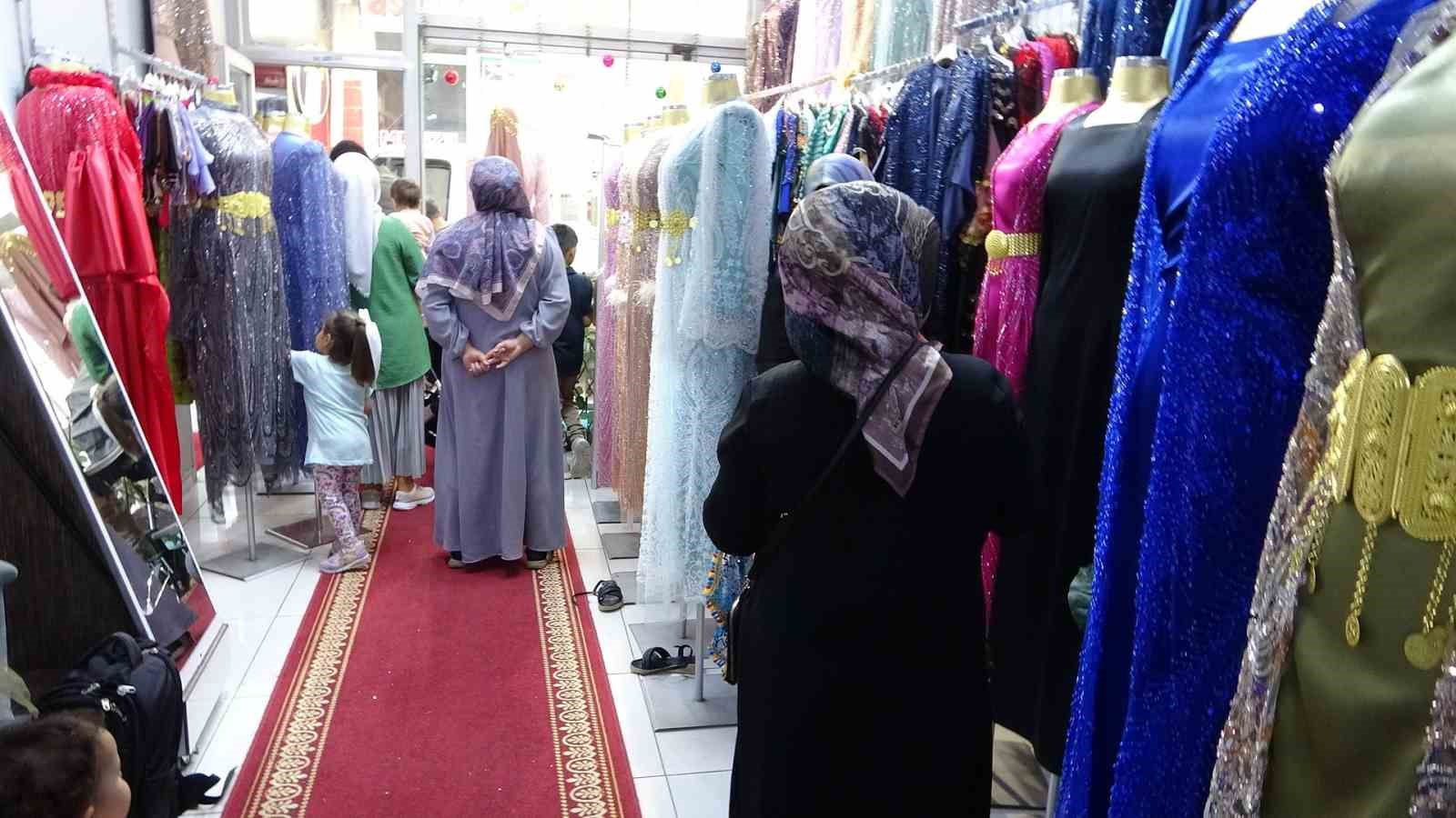 Yöresel kıyafetler Vanlıların vazgeçilmezi oldu