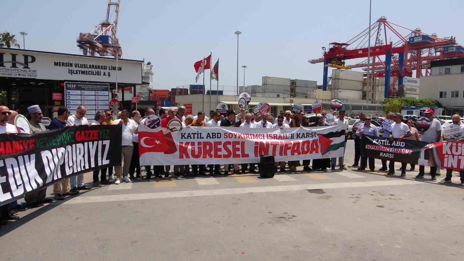 İsrail’in ’Madleen’ gemisine müdahalesi Mersin’de protesto edildi