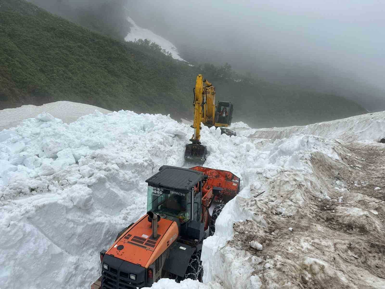 Rize’nin yaylalarında karla mücadele çalışması