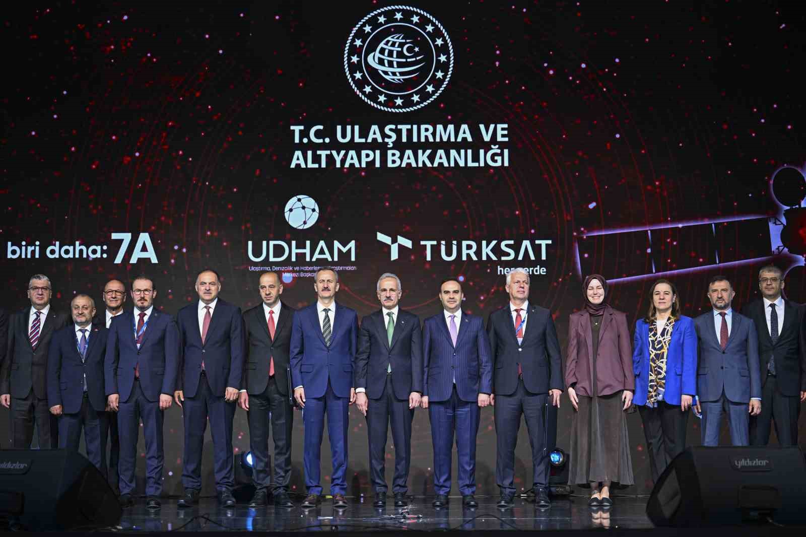 TÜRKSAT 7A için imzalar atıldı