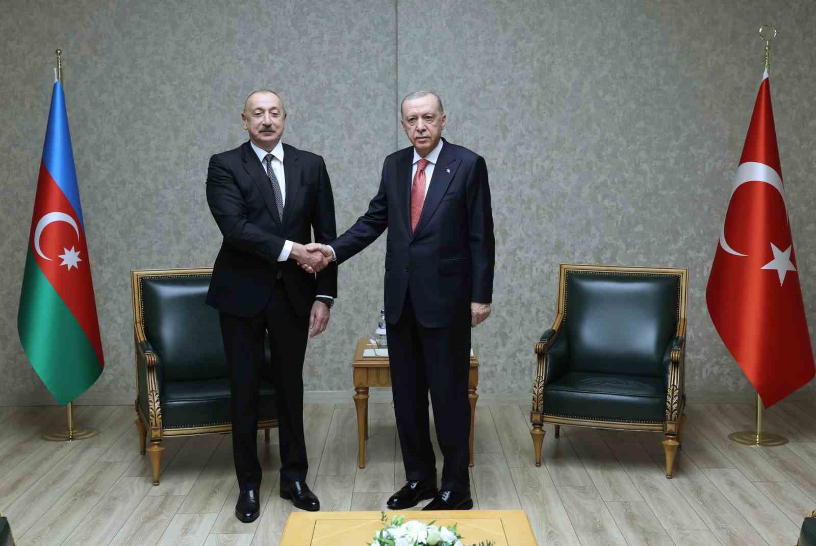 Cumhurbaşkanı Erdoğan, Azerbaycan Cumhurbaşkanı Aliyev ile bir araya geldi